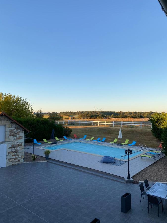 Kourline Villalunoterie Futuroscope Piscine Spa Oyre Zewnętrze zdjęcie